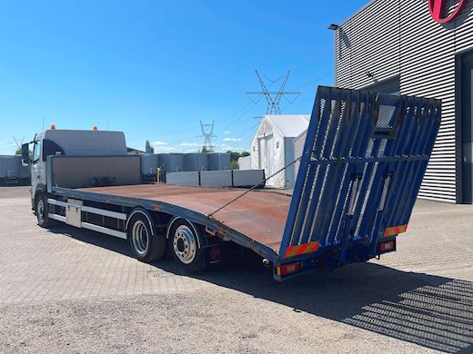 Volvo FM330 m.heldækkende rampe Knæklad - 2