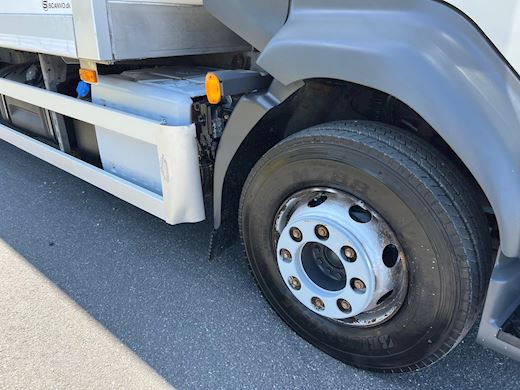 Volvo FL250 foldedørskasse Fast kasse - 16