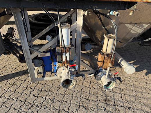 Intercunsult 3-aks tanktrailer 3-rum Tankopbygning - 16