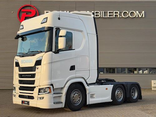 Scania S560 6x2/4 Twinsteer, Trækker