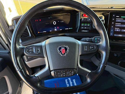 Scania S560 6x2/4 Twinsteer Tractor unit - 10