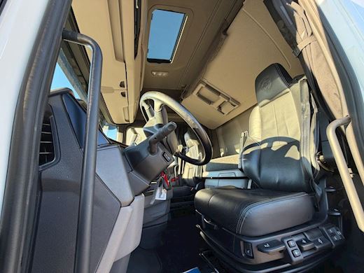 Scania S560 6x2/4 Twinsteer Tractor unit - 6