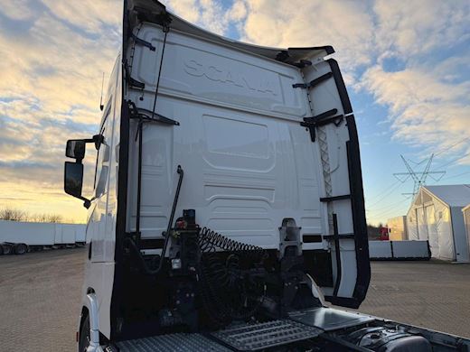 Scania S560 6x2/4 Twinsteer Tractor unit - 8