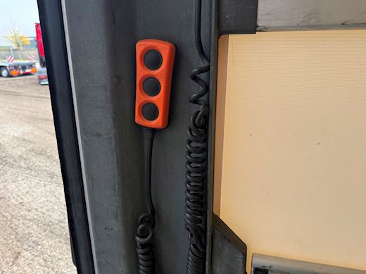 Volvo FM380 6x2*4 Curtains - 9