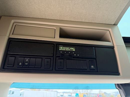 Volvo FM380 6x2*4 Curtains - 18