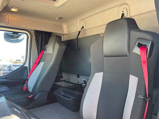 Renault D16.280 Foldedørskasse Fast kasse - 16