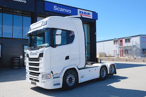 Scania S560 6x2 3150, Trækker