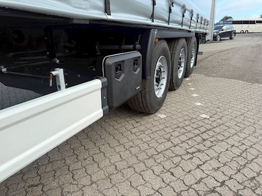 Kässbohrer 3-aks gardintrailer med truckbeslag Gardin - 13