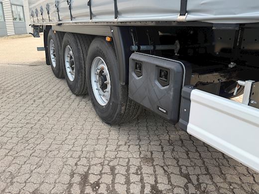 Kässbohrer 3-aks gardintrailer med truckbeslag Gardin - 14