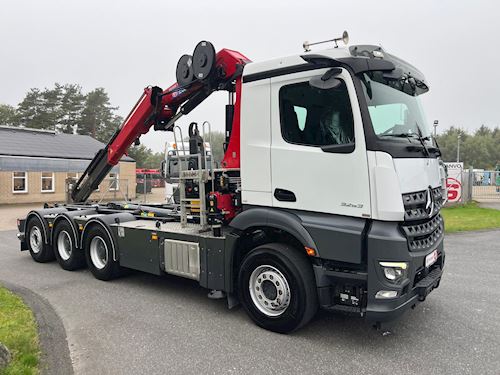 Mercedes-Benz Arocs 3253 8x4*4, Hejs/kran