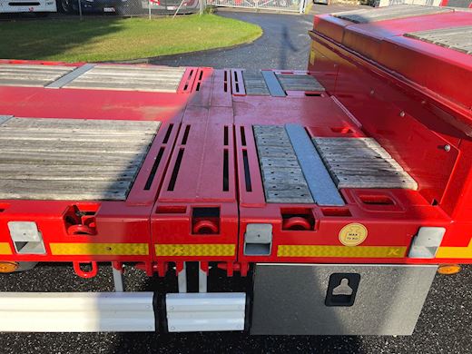 Kässbohrer 4-aks 13,6m maskintrailer m. udtræk Udtrækkelig - 4